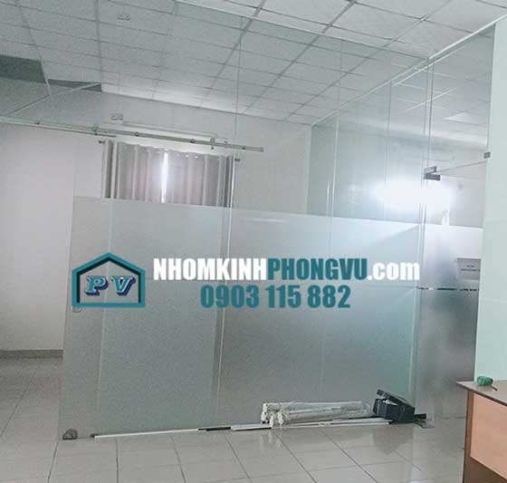 Thi công lắp đặt cửa kính vách kính cường lực tại tòa nhà Gia Phú, đường Sư Vạn Hạnh Phường 12, Quận 10, TPHCM