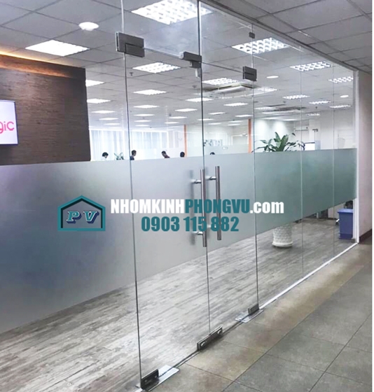 Văn phòng hiện đại, sang trọng cùng vách nhôm kính cường lực 