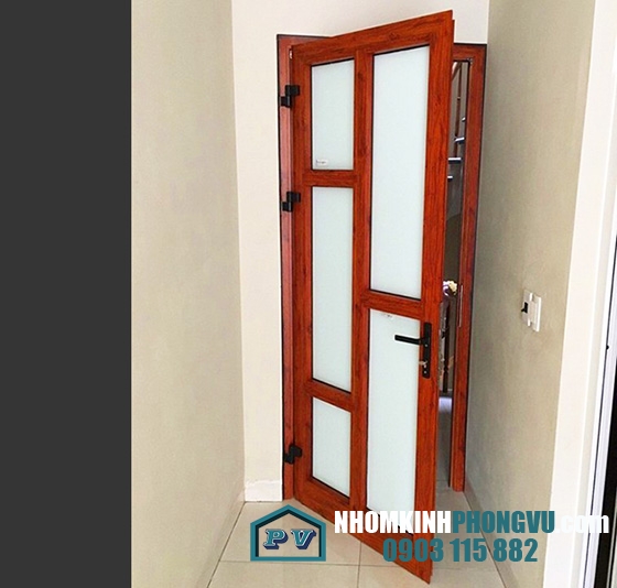 Mẫu cửa nhôm xingfa 1 cánh màu vân gỗ kính dán decal