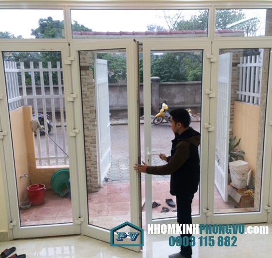 Mẫu cửa nhôm xingfa 4 cánh mở quay màu trắng sứ