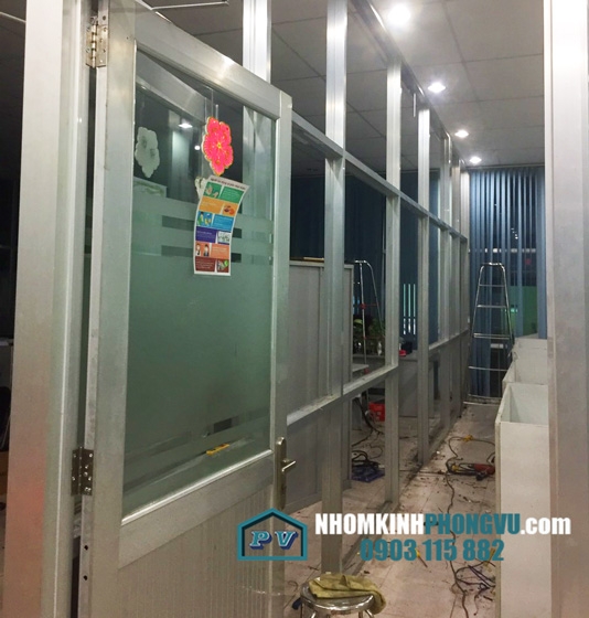 Làm vách nhôm kính giá rẻ tại đường số 8, Phường Linh Xuân, Quận Thủ Đức, TPHCM