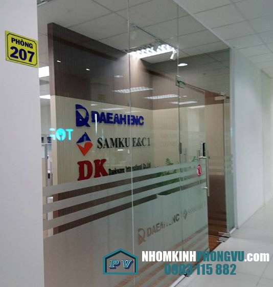Làm cửa kính cường lực đẹp, hút tài - hút lộc cho gia đình 