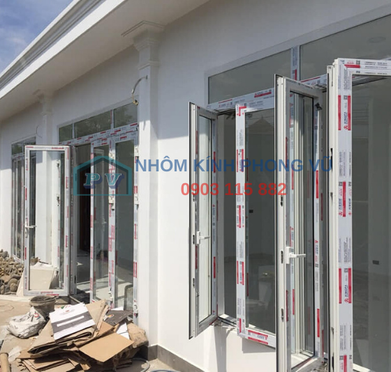 Thi công lắp đặt cửa, vách nhôm kính tại nhà anh Duy, Dĩ An, Bình Dương