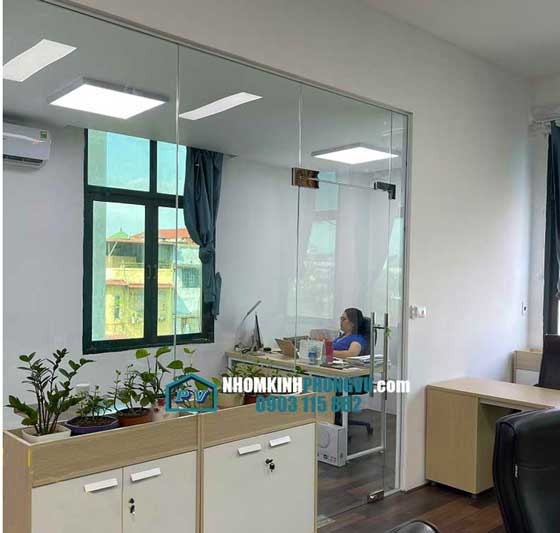 Thi công vách kính văn phòng làm việc tại đường Nguyễn Gia Trí, quận Bình Thạnh, TPHCM