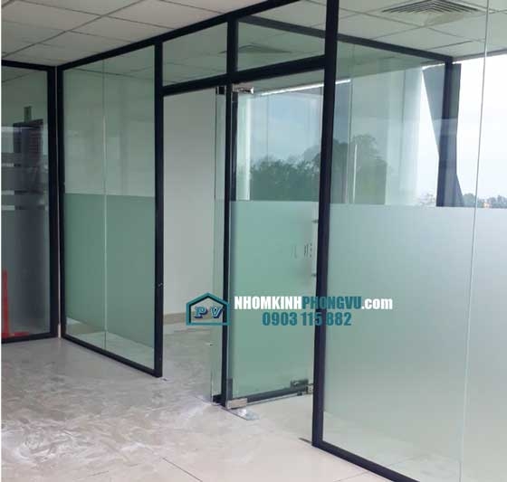 Văn phòng đẹp, bền bỉ cùng vách ngăn nhôm kính xingfa màu ghi đen Sang trọng