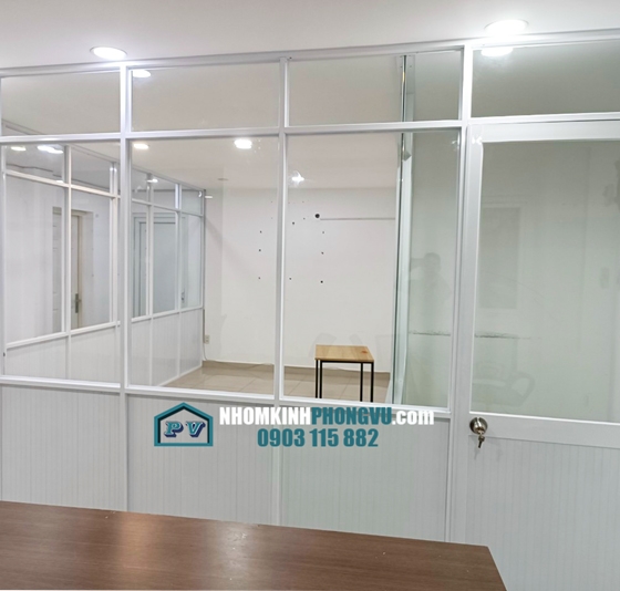 Thi công vách ngăn nhôm kính văn phòng giá rẻ tại đường Nguyễn Hữu Cảnh, Quận Bình Thạnh, TPHCM